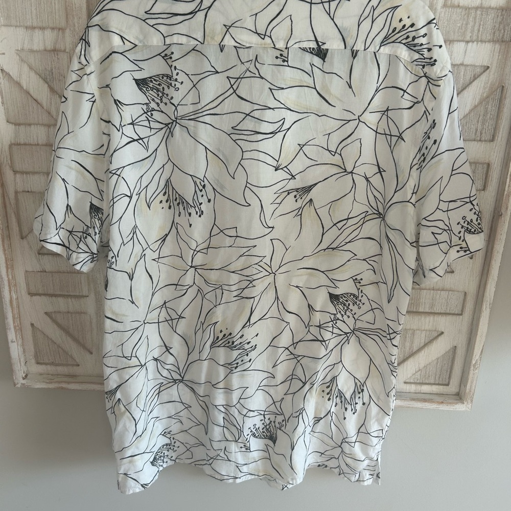 Express Men's White Shirt with Black Floral Design - Picture 6 of 7